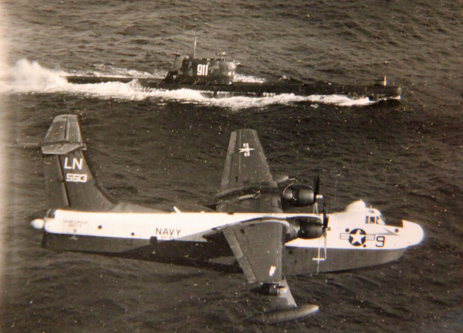 P-5M «Летающая лодка»  и  советская подводная лодку во время «Кубинского кризиса» в октябре 1962 года.