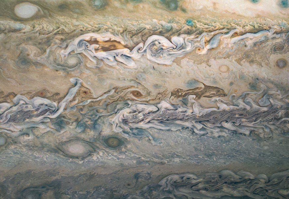 Дельфин в небе Юпитера
Источник: NASA/JPL-Caltech/SwRI/MSSS/Kevin M. Gill © CC BY