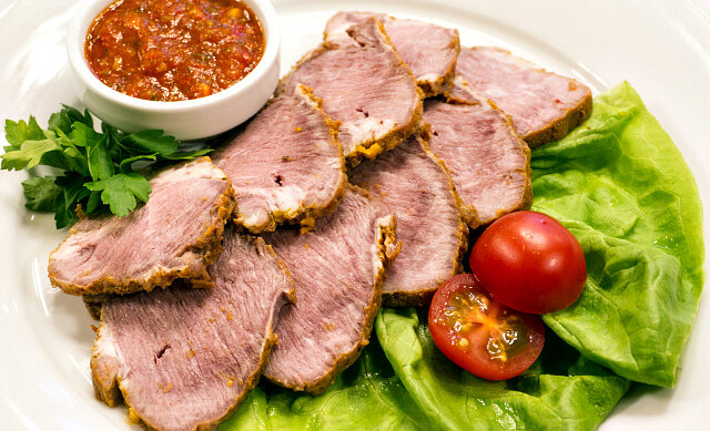 Сейчас я научу вас, как приготовить вкусную и сочную буженину.