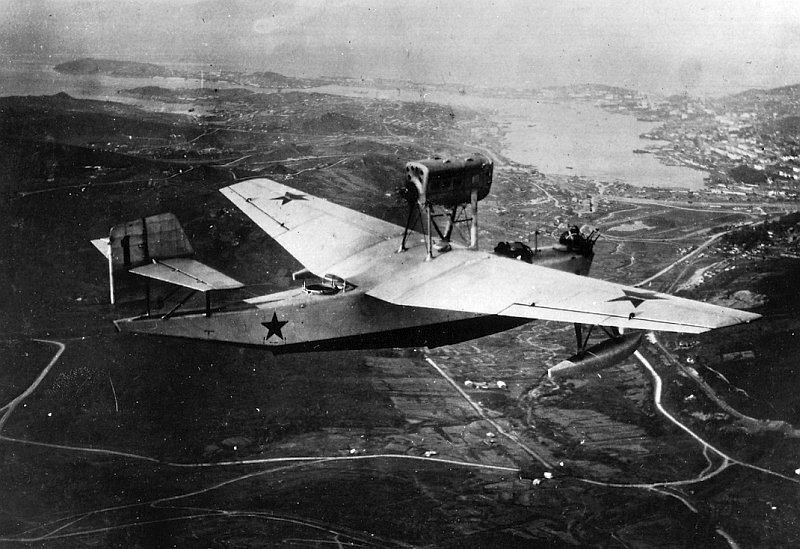 Морской ближний разведчик МБР-2 в боевом вылете. // Фото: waralbum.ru