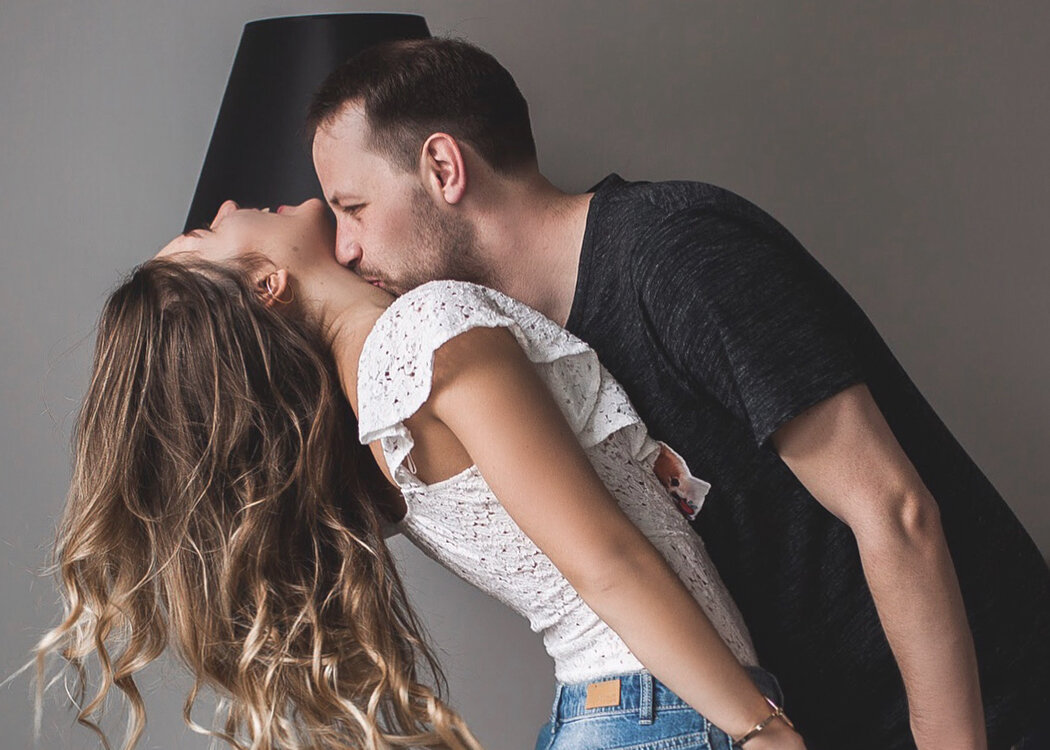 Мужские объятия: какие бывают и что означают