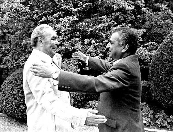 Л. Брежнев и Б. Кармаль