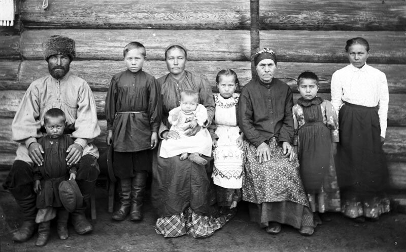 Рассказ история обычной семьи. Крестьянская семья 19 века в России. Сибирские зажиточные крестьяне 19 века. Кержаки староверы Чалдоны. Семья крестьян 19 век