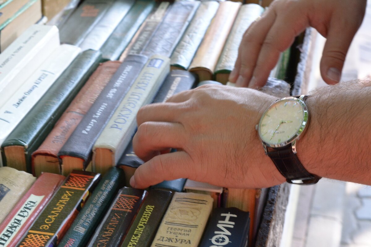 Ростов-на-Дону, "Книжные развалы" в районе Публичной библиотеки