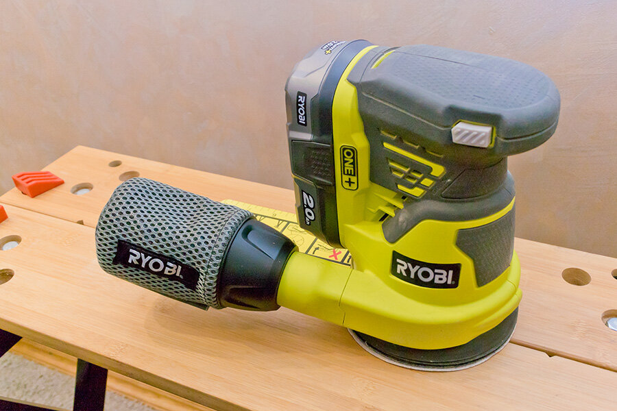 Аккумуляторная эксцентриковая шлифмашина Ryobi ONE+ R18ROS. (Источник: фото автора)