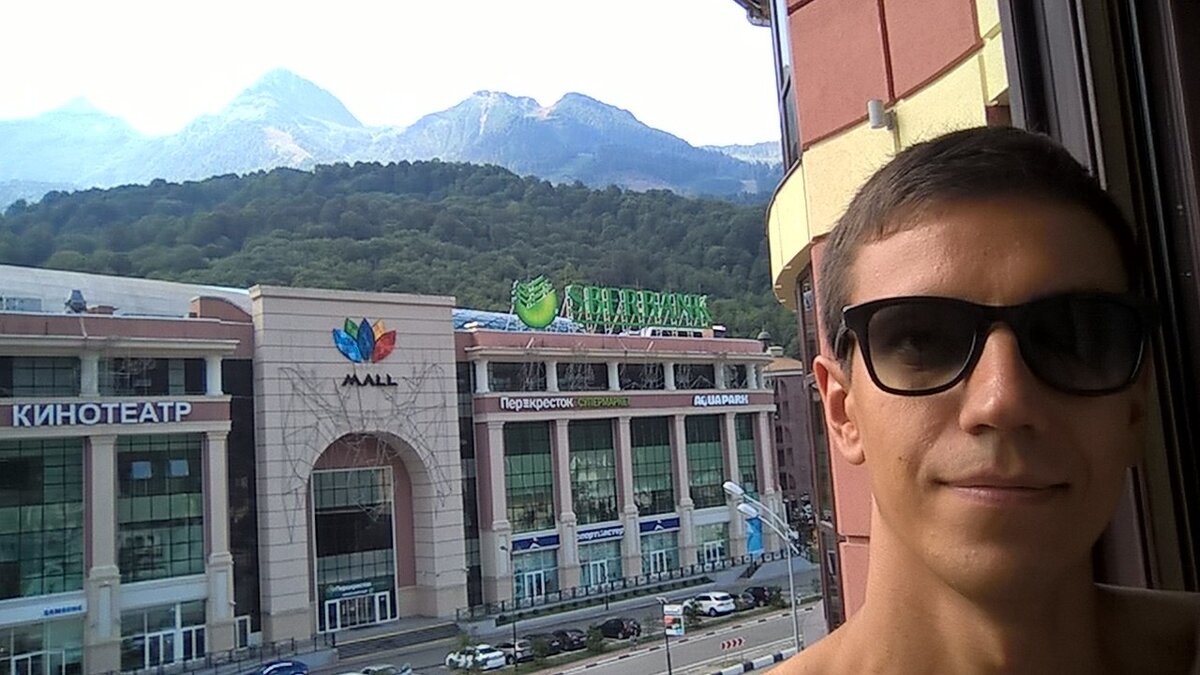 Это вид из нашего отеля.