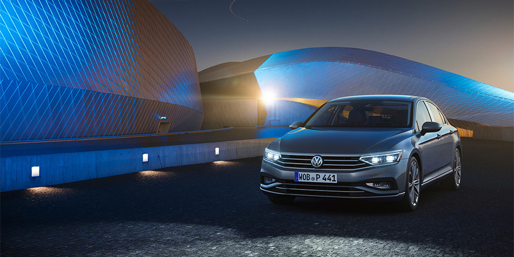 Продажи рестайлингового седана Volkswagen Passat, который будет доступен с двумя бензиновыми моторами, начнутся весной 2020 года 

