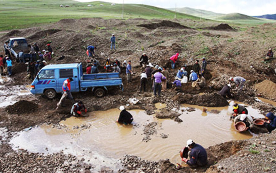Люди на работе в Монголии