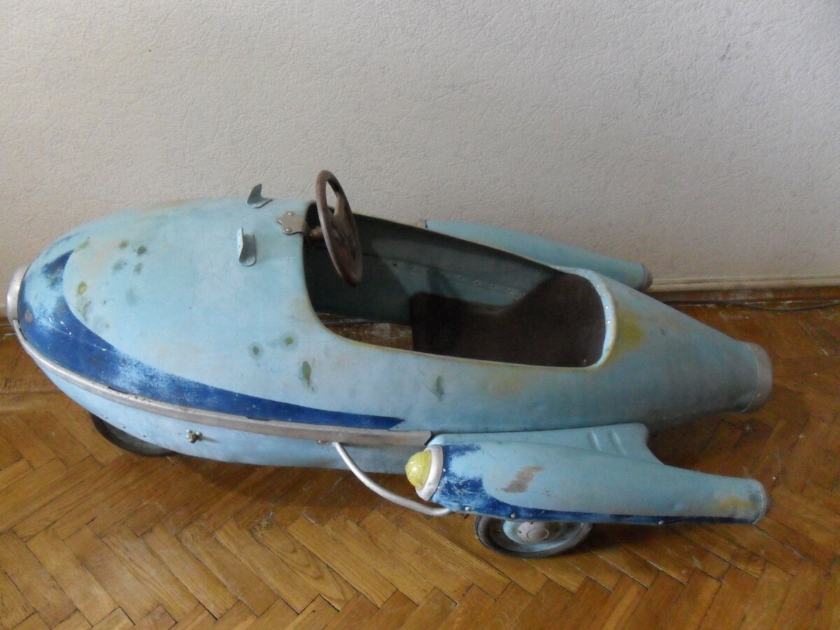 Машинка "Стрела" продается прямо сейчас за 90 тысяч рублей. На минуточку,  на эту сумму можно купить три машины "Жигули" седьмой модели. Здесь и далее - фото  meshok.net