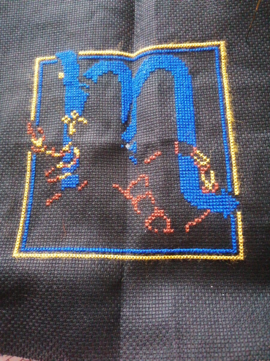 Купила сие чудо где-то через полгода после рождения ребёнка и никак не могла начать. Как вы поняли - он у меня скорпион) 