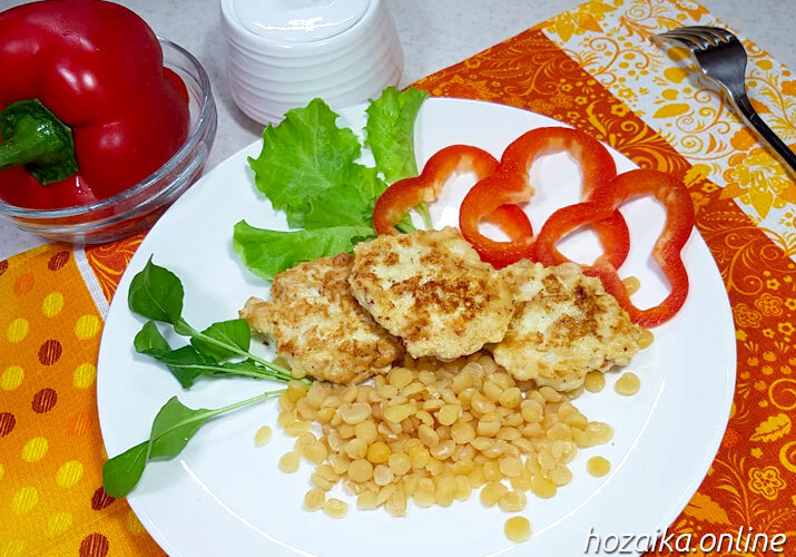 Вариант быстрого и легкого ужина с рубленными куриными котлетками
