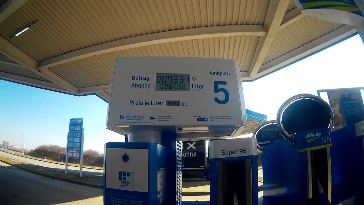 Слева те самые кнопки. Источник: Яндекс.Картинки