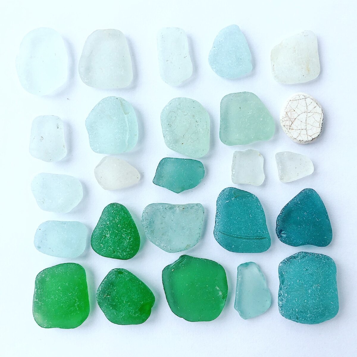 Чтобы стекла стали такими гладкими  морю нужно около 30-40 лет 