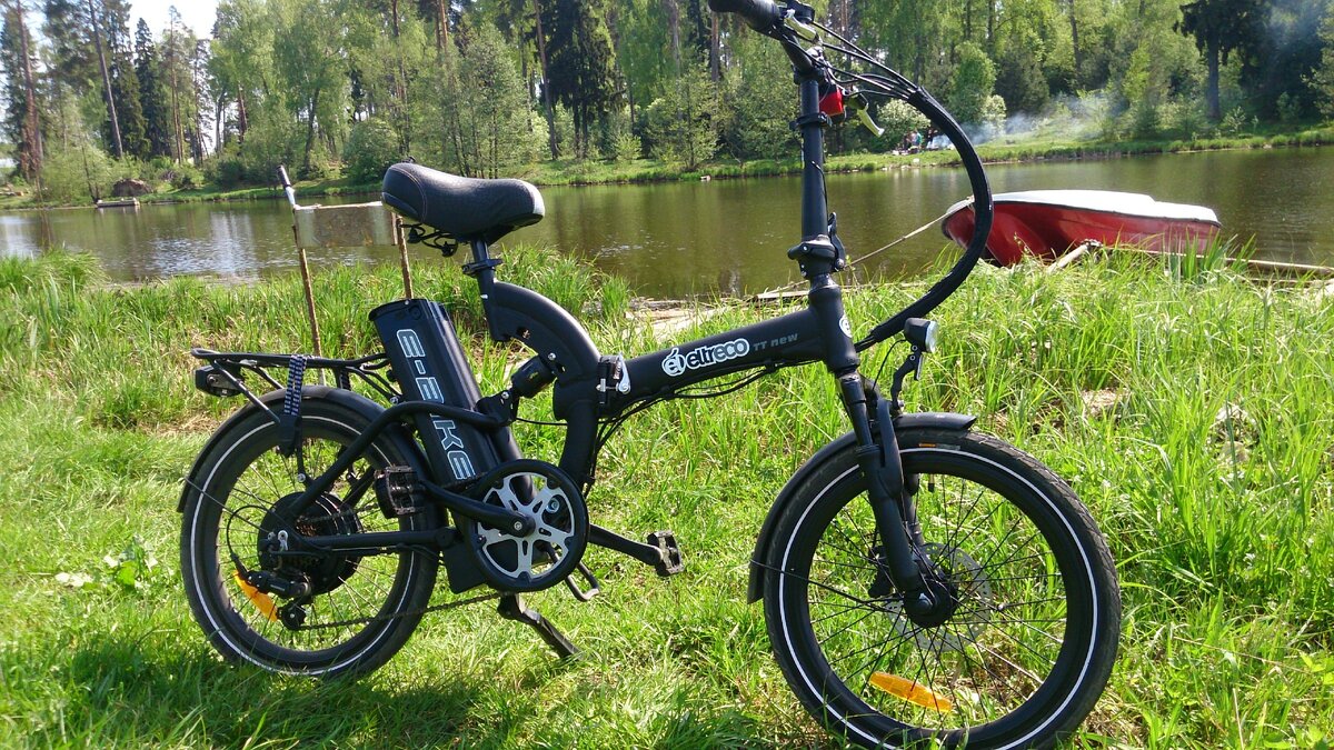 Друзья, хочу поделиться с Вами новым открытием в своей жизни под названием электровелосипед. Я много передвигаюсь на автомобиле, но после того как села на электровелосипед и ветер засвистел в ушах, испытала неописуемые ощущения. Всё, что нужно для того, чтобы двигаться это просто нажать на ручку газа и всё. 40-50 км. преодолеваешь с таким удовольствием и никакой усталости, только наслаждение от любой дороги и не важно в горку или с горки. Стоит это удовольствие по акции 47000 руб.