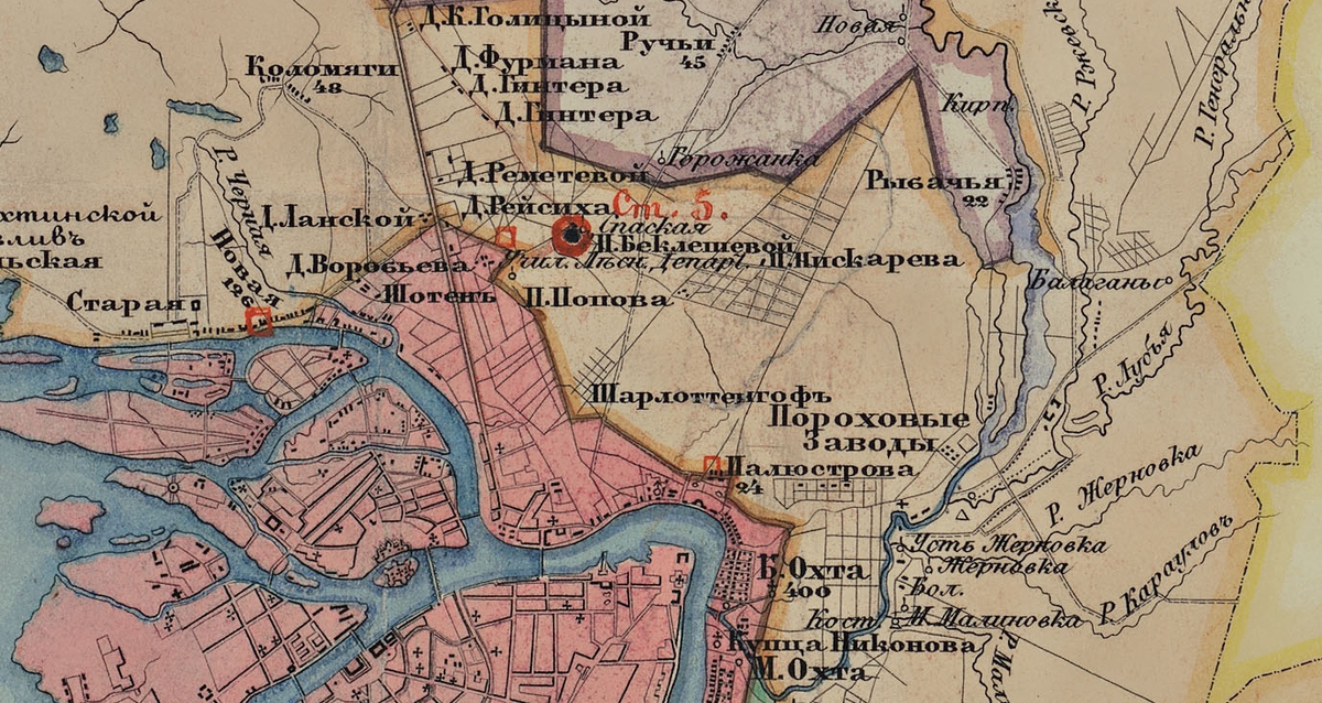 На карте Санкт-Петербургского уезда 1854 года впервые появляется упоминание земель, принадлежащих купцу Пискареву. Как вы можете видеть, вокруг его земель расположено множество дачных участков, так что не удивительно, что и Пискарев решил развивать свои владения в этом направлении. Карта взята с сайта etomesto.ru