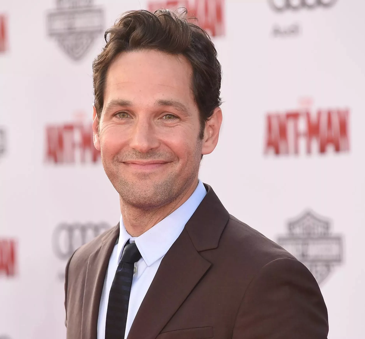 Актер тора крис хемсворт. Дэниел рэдклифф. Дэниел рэдклифф 2005. Генри. Дэниел рэдклифф 2000.