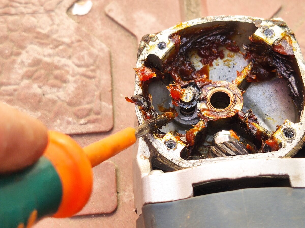 Отломилась часть металла 