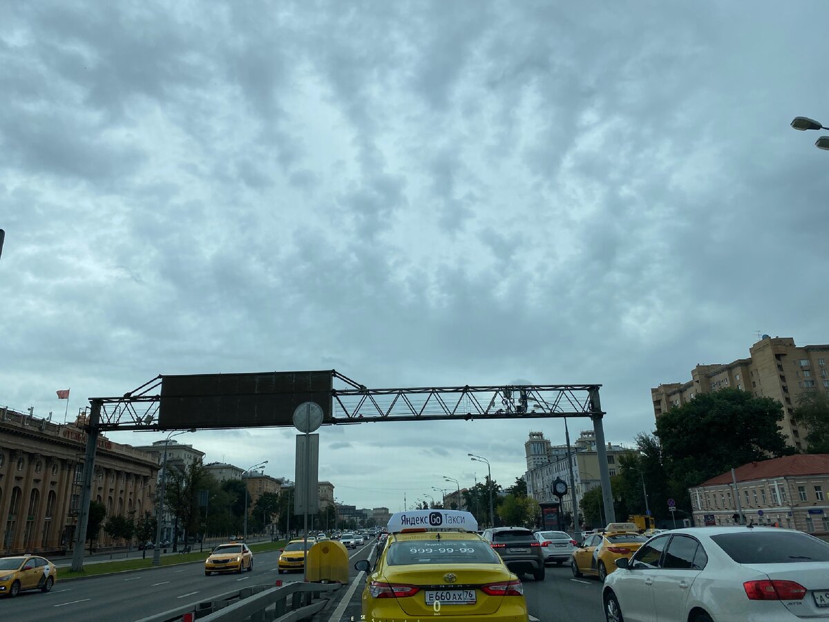Даже московские пробки не могли огорчить меня в этот день, т.к. я уже знал, что мой ноутбук жив и здоров. 