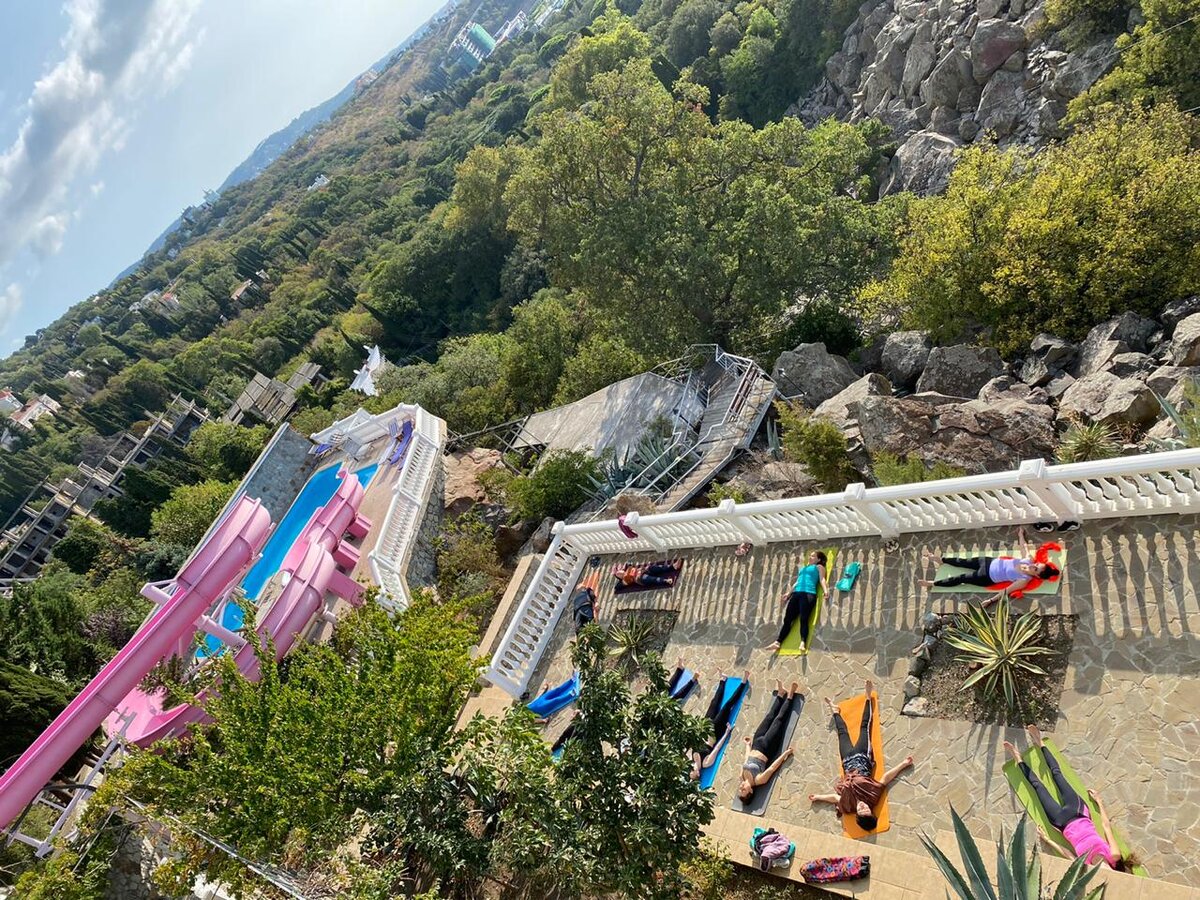 Шавасана на рассвете особо приятна. Алупка, Воронцовский парк, отель Алубика