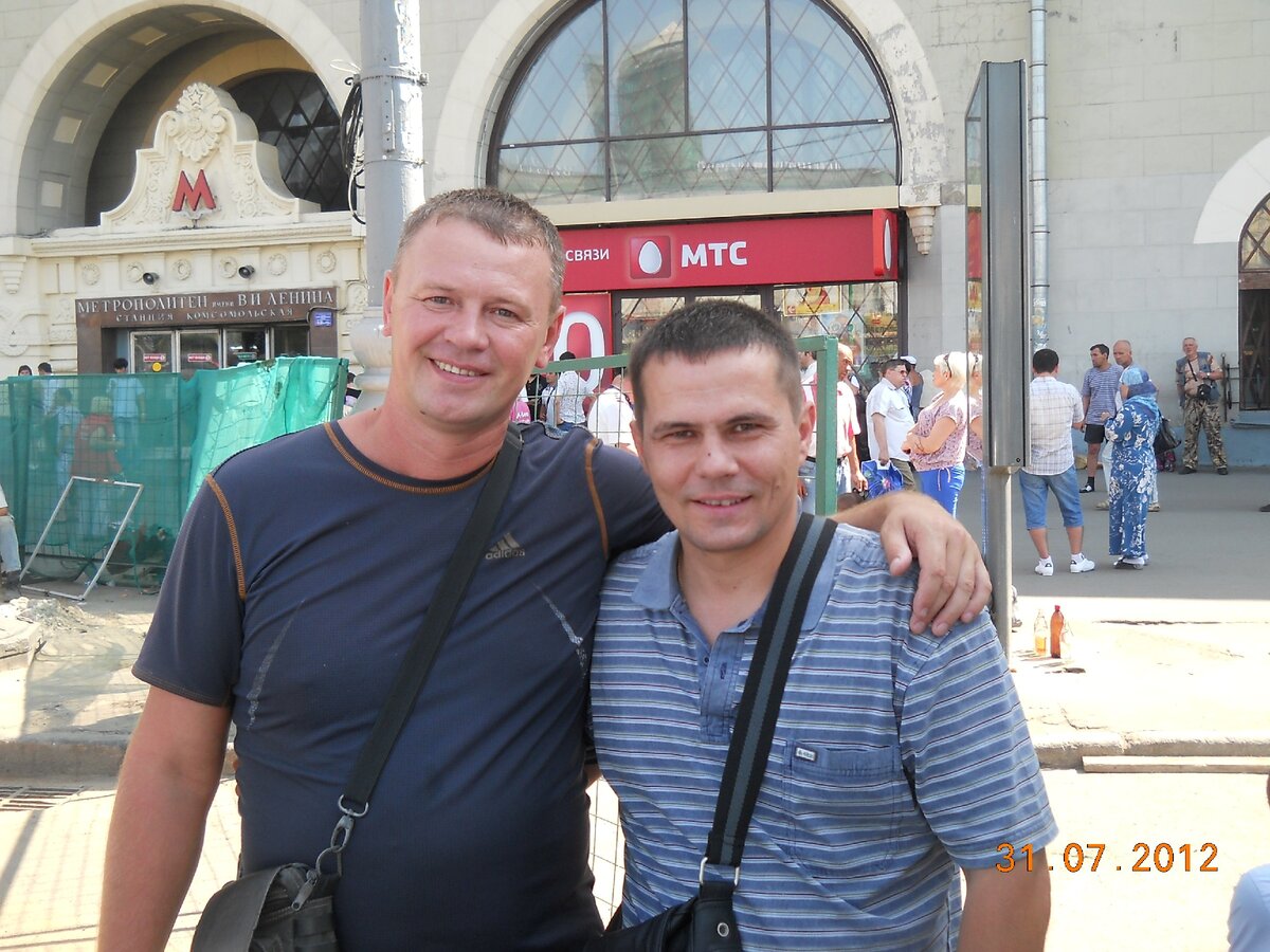 Парни очень похожи на Гошу и его друга...