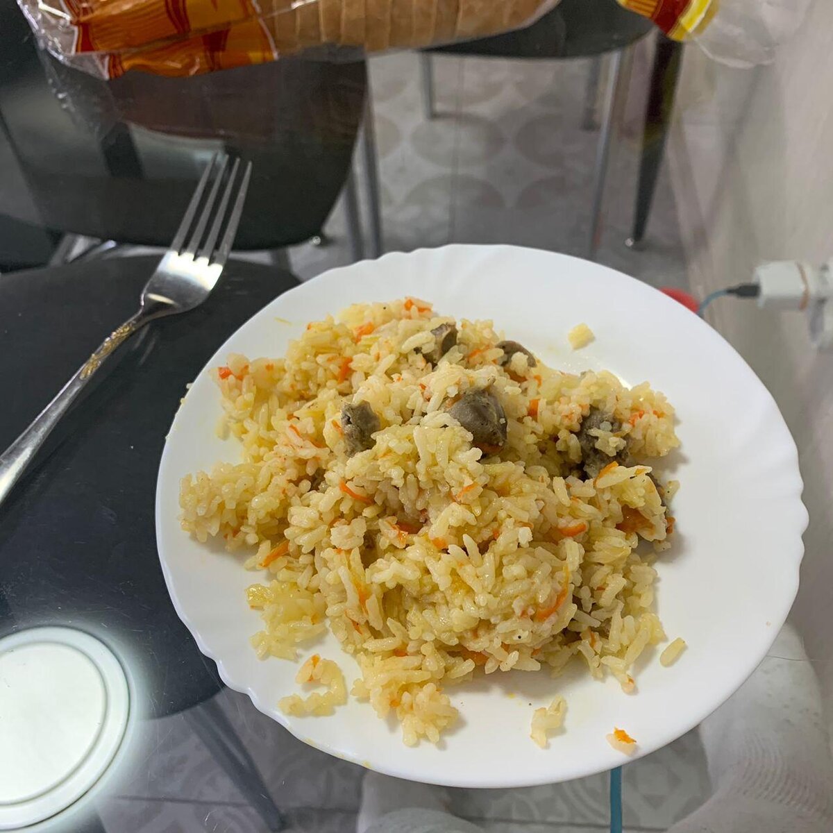 Плов или просто РИС, это самео популярное блюдо во всём мире. В некоторых странах это блюдо является национальным блюдом.
Всё же каждый из нас пробовал плов, и я дую каждый помнит и любит его вкус, который как я считаю невозможно забыть.
В особенности когда плов готовиться с дополнительными ингредиентами, такими как лавровый лист, или перес, или дополнительные приправы. Но самое лучшее что может быть, это плов с Кроликом, плов с грибами, или плов с каким либо мясом.
На мой взгляд это самое лучшее что может быть в приготовлении плова и дополнительными ингредиентами!!!!!
