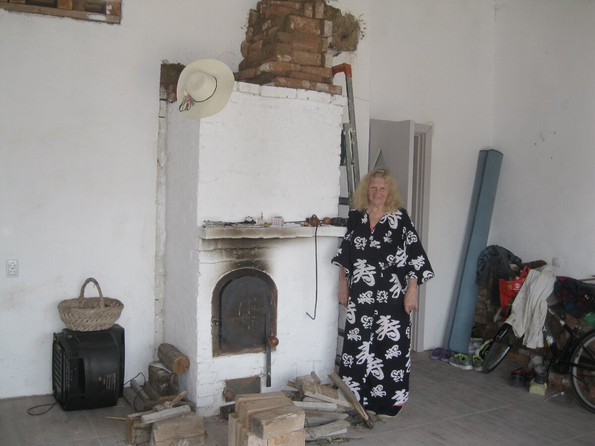 Печь конструкции В.Е. Грум-Гржимайло, ещё не доделанная до конца, но уже работающая.