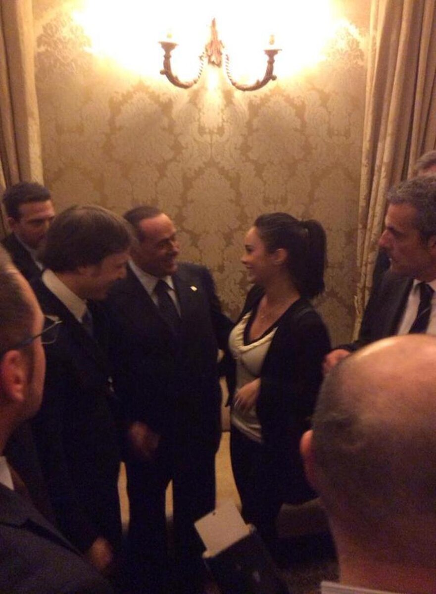 Сузанна Канцьян, как видим, совсем невысокая, на 5 см ниже Сильвио, кто 165 см