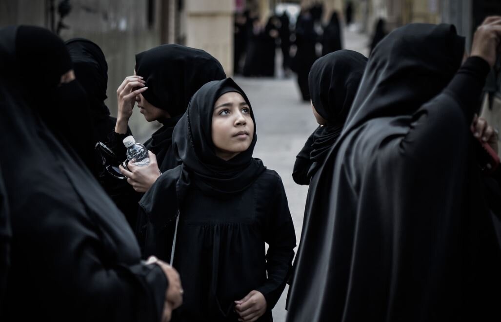 Почему в северной Африке в жару носят чёрную одежду?