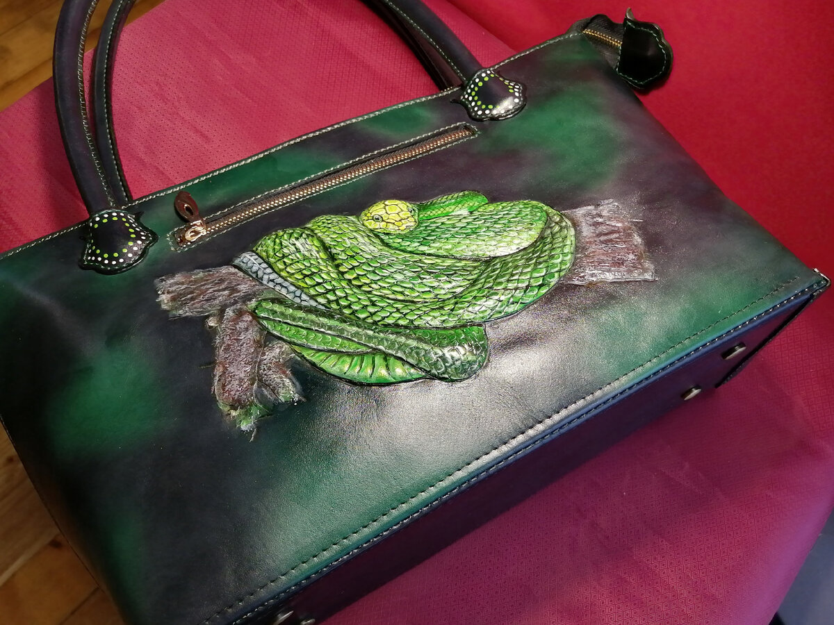 Женская сумка тоут. Изделия из кожи. СКСтиль. Геккон, питон и ящерица.