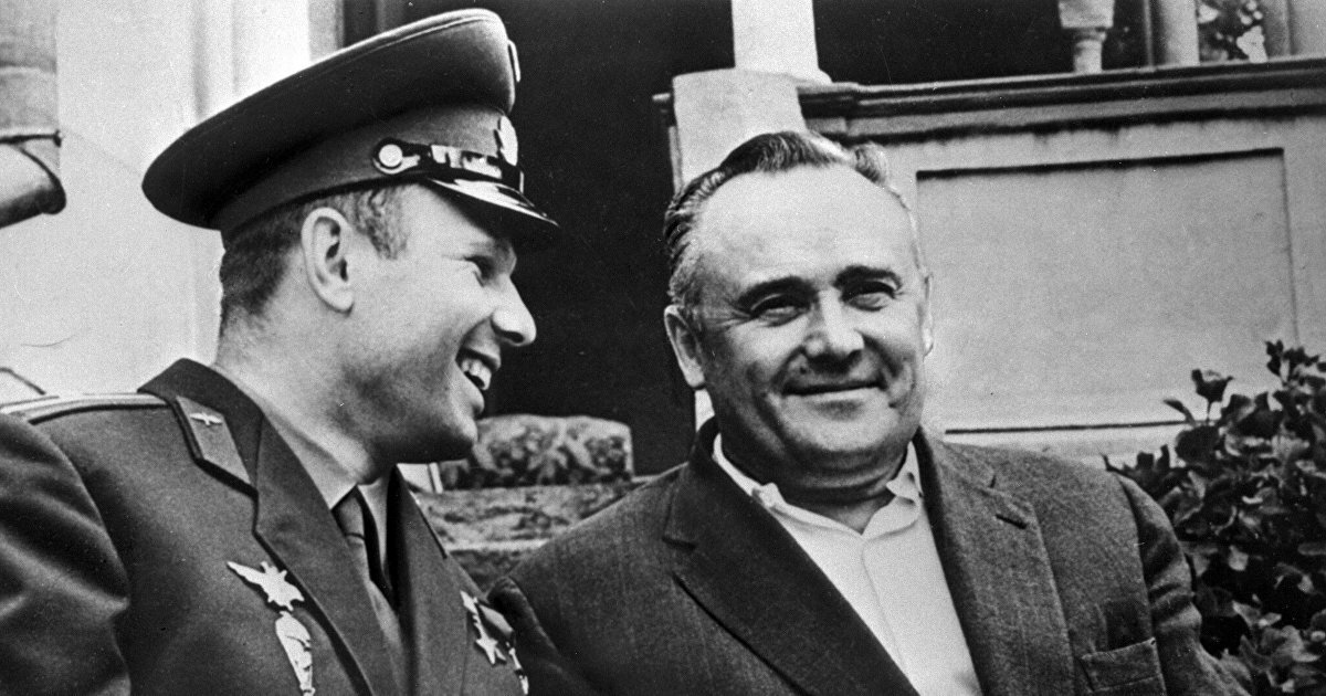 Юрий Гагарин и Сергей Королев. Источник inosmi.ru