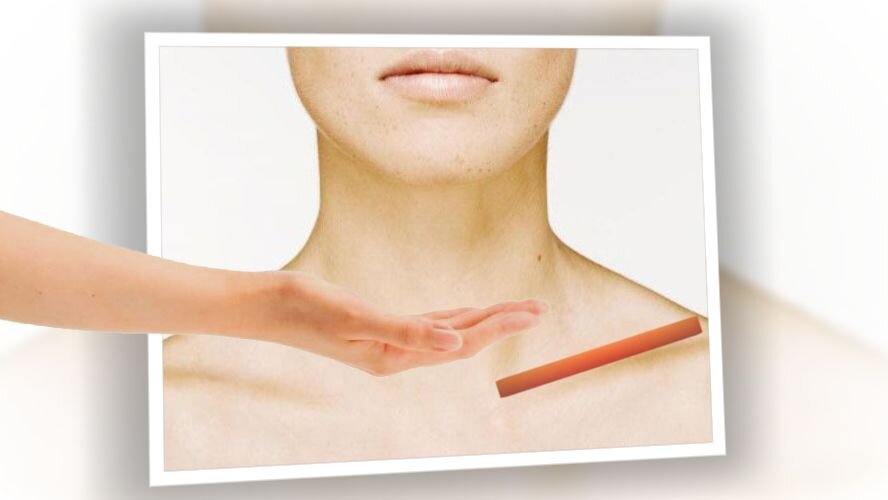 Ладони лодочкой и область массажа. Удобно делать каждой рукой со своей стороны.  Большой палец снаружи. Очень эффективный приём, утренние отеки тоже разгоняет // коллаж автора, фото autogear.ru