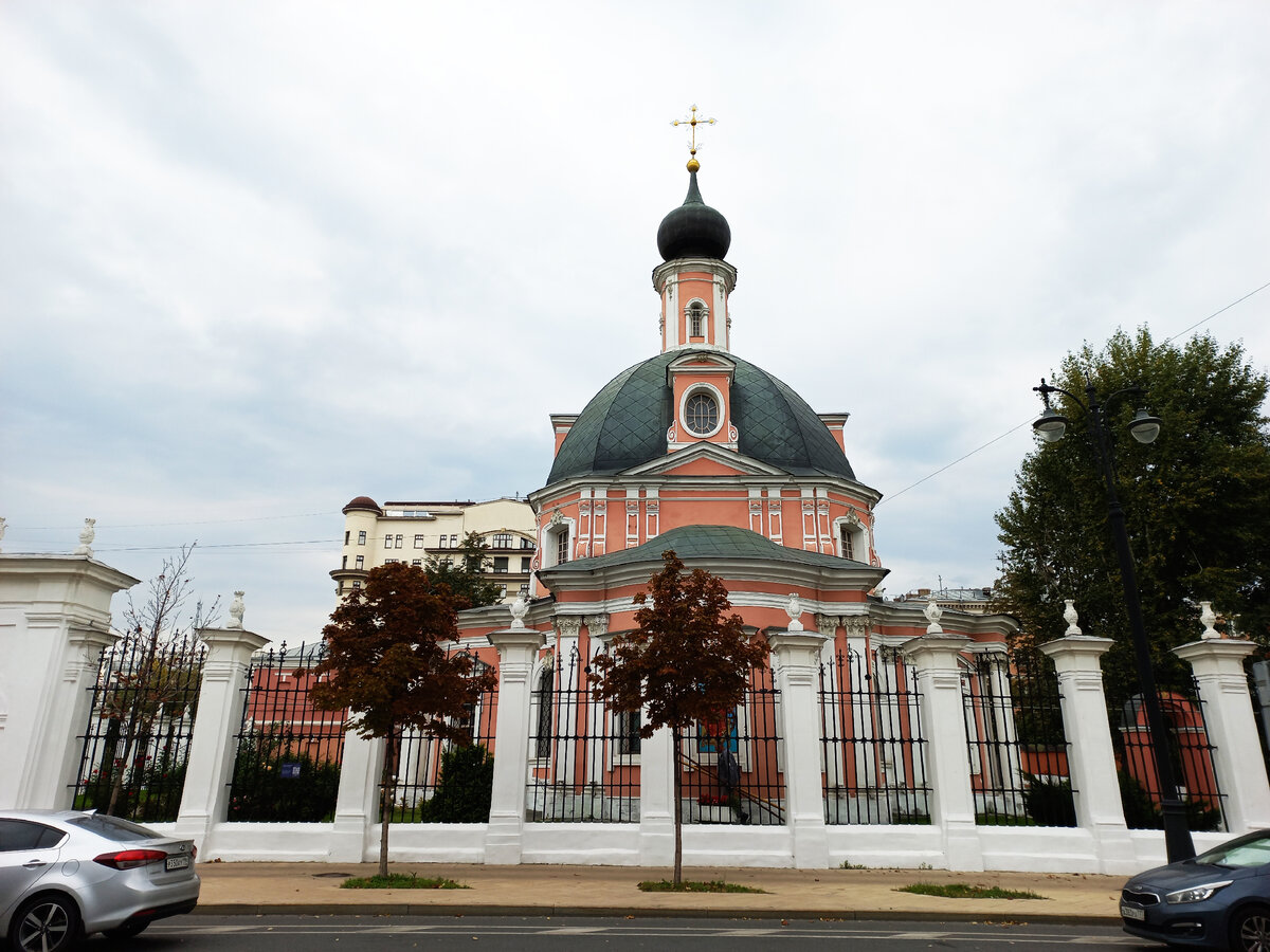 Екатерининская церковь. Современное фото. Вид с ул. Б. Ордынка