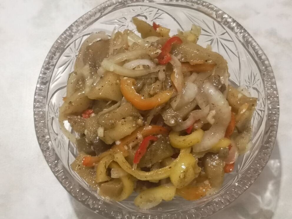 Закуска из баклажанов с хмели-сунели.