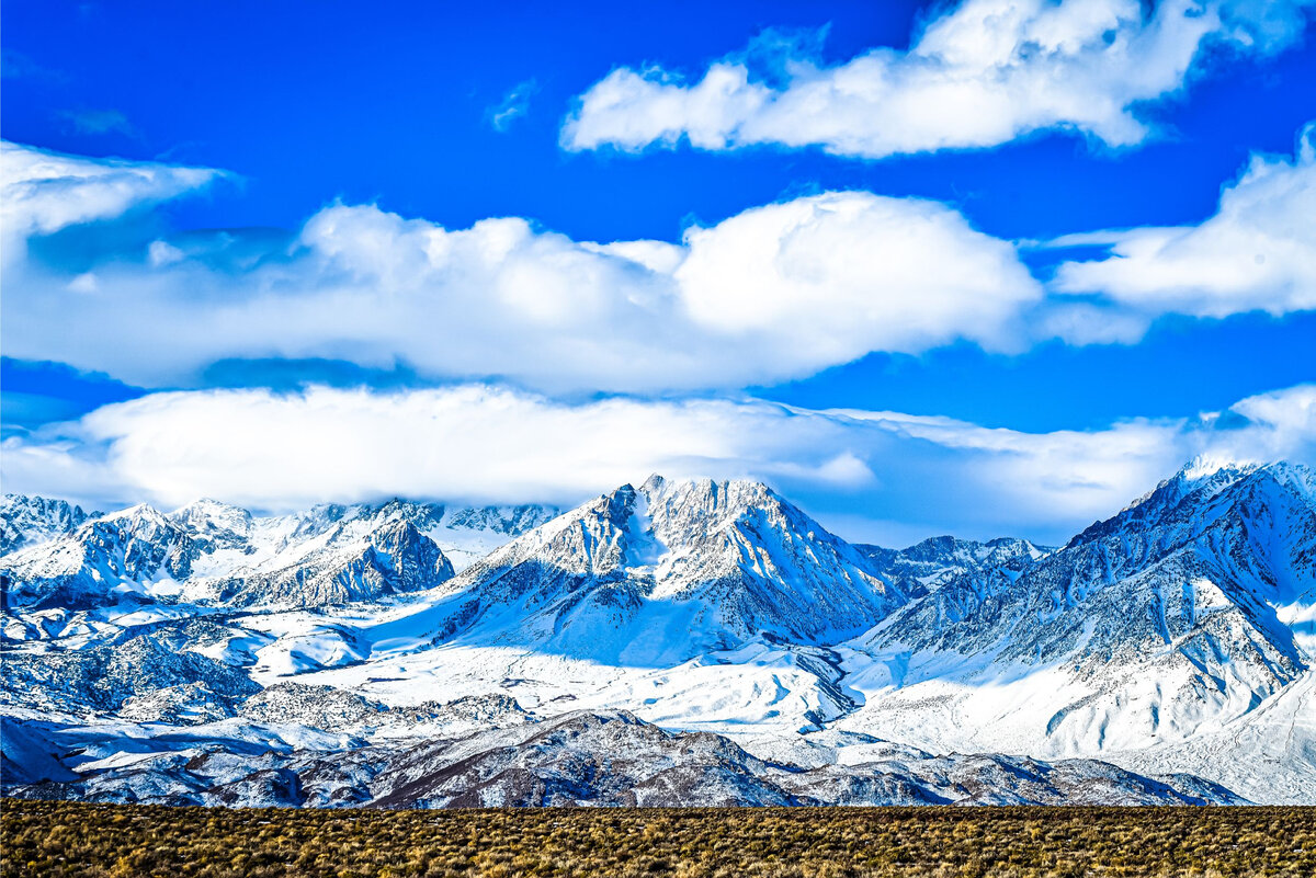 Вот что то подобное можно увидеть, когда мы подойдем к этим горам, хотя картина может быть иная, ведь мы никогда таких высоких гор не видели, а максимум 8000 метров.