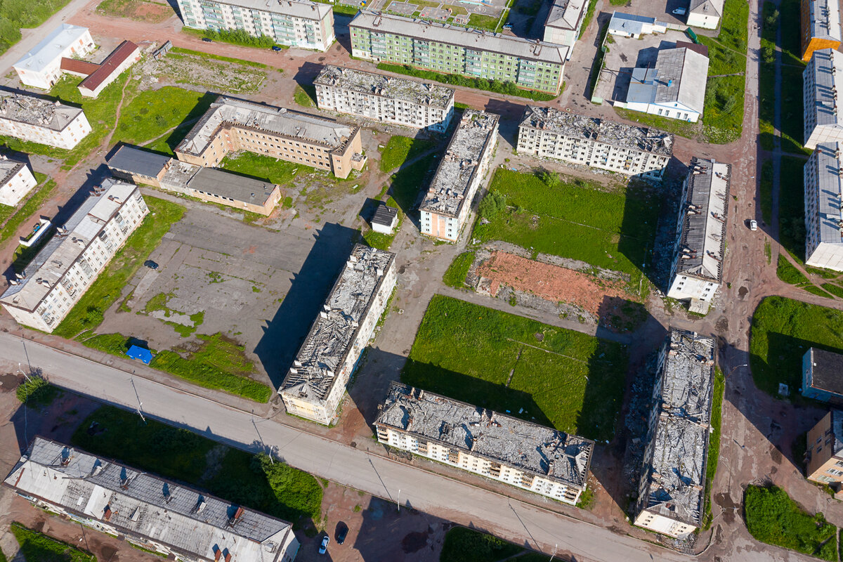 Заброшенные здания заполярного посёлка Воргашор. Окрестности Воркуты, Республика Коми. Фото Владимира Кезлинга, моего друга и попутчика в путешествии по Коми 