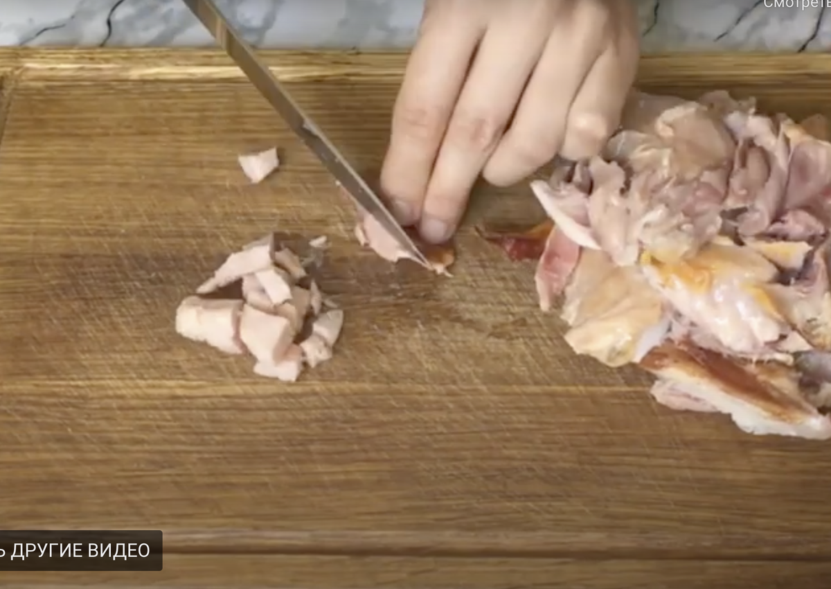 Нарезаем курицу