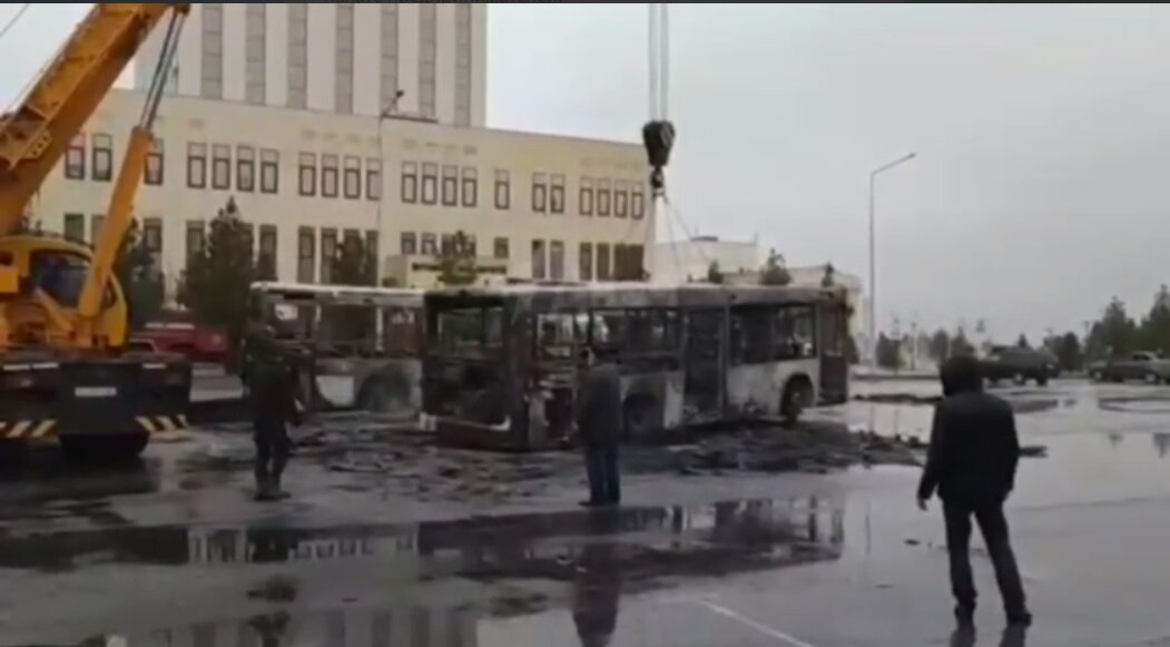 Расчистка главной площади Шымкента после беспорядков