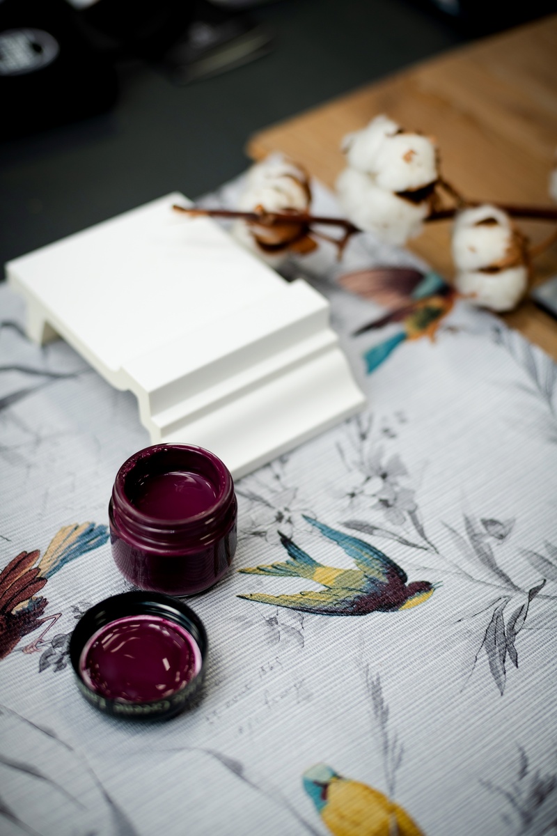 Краска Little Greene в подборке для нашего проекта, обои KT Exclusive Sanctuary FJ40909, лепнина Orac decor.