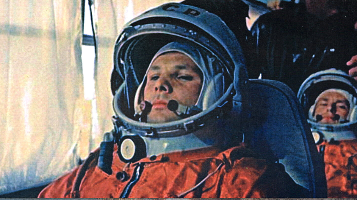 Автобус на космодром, около 06:30 утра 12.04.1961 г. Фото © РГАНТД