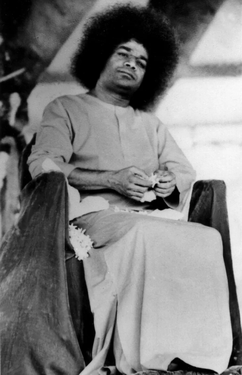 САИ БАБА МОЛОДОЙ фото sathyasai.org