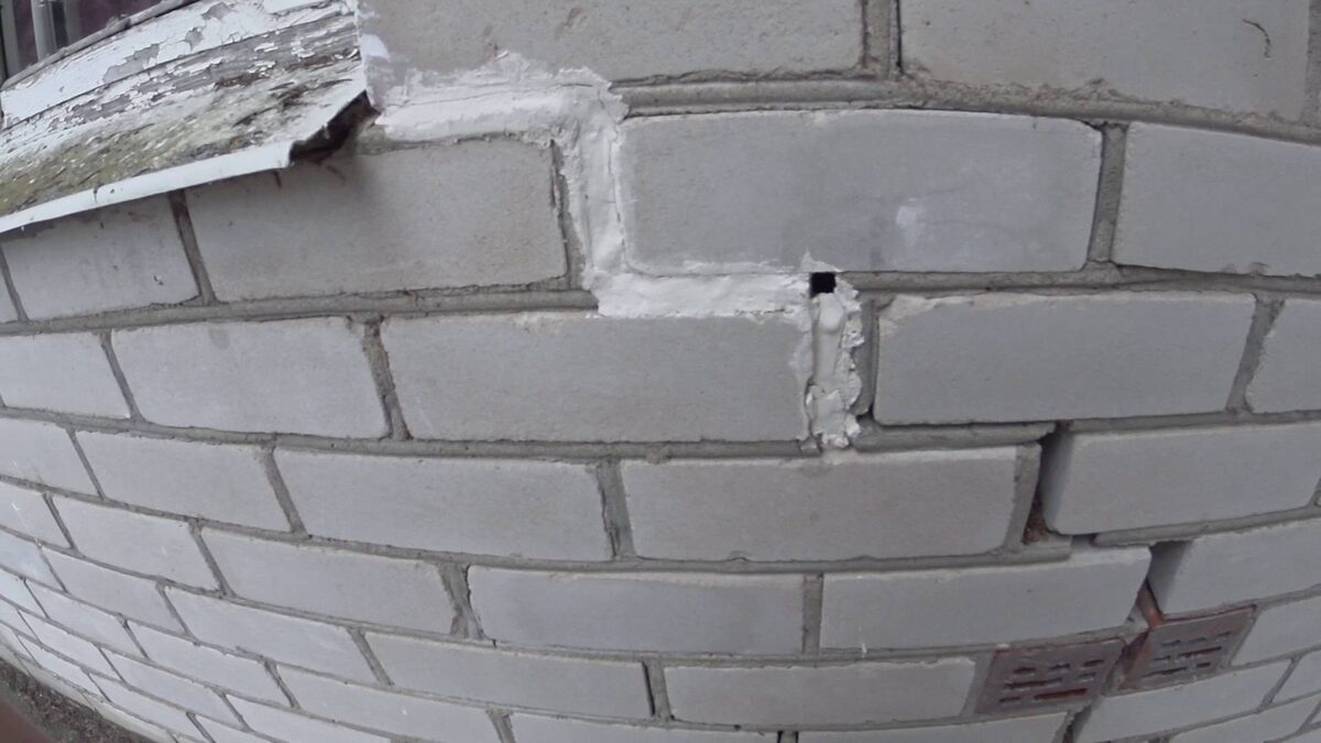 Нарушения технологии производства пеноблоков приводят к тому, что ухудшаются эксплуатационные характеристики материала.