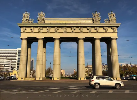 Московские ворота в Петербурге.