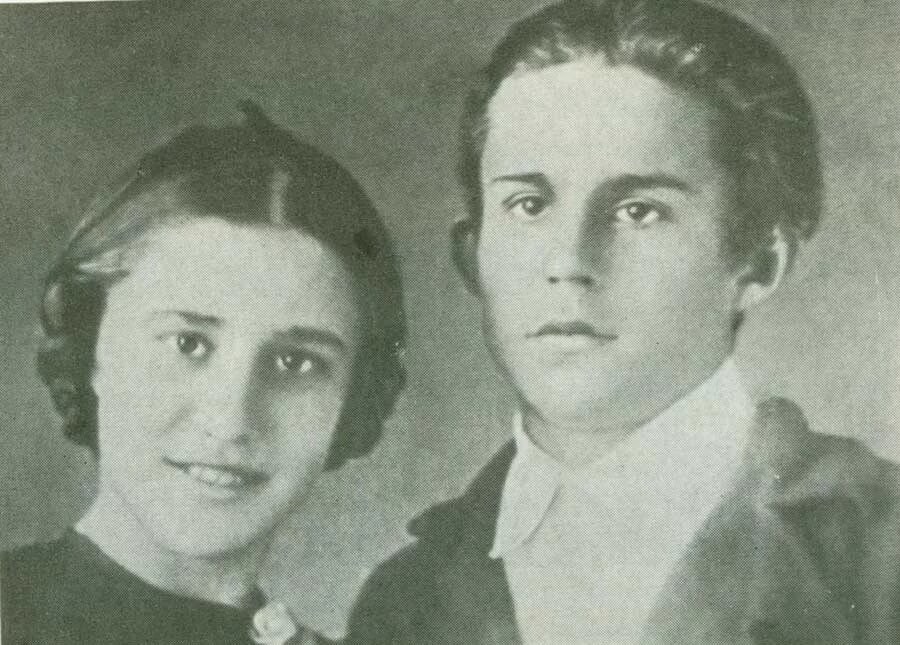 Нина Соснина с братом Валентином незадолго до начала войны. 