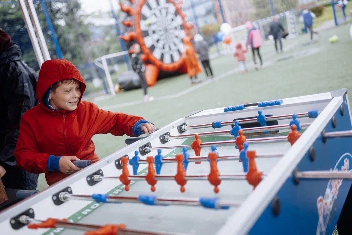 Tischfußball, Futbolin, Metegol, Baby-foot, Langirt...