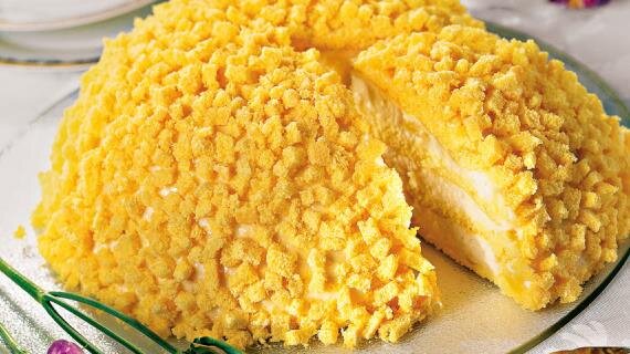 Торт мимоза простое и очень вкусное угощение к столу .