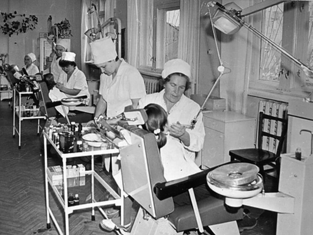 Как лечили зубы в СССР: мышьяк, бормашина и полное отсутствие анестезии