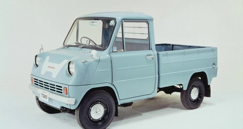 Honda японская многонациональная корпорация, работающая в широком спектре промышленного производства и исследований. Хорошо известна в мире своими высокотехнологичными автомобилями, мотоциклами и другим оборудованием. Хонда лидер валового производства двигателей внутреннего сгорания – свыше 14000000 каждый год.  Первенцем среди автомобилей от Хонды стал T360 — мини-пикап, который начал производиться августе 1963. С целью снижения налога оснащался небольшим четырёхцилиндровым бензиновым двигателем. Первый серийный автомобиль от Хонды был S500 – спортивный автомобиль, запущенный в производство в октябре того же года.  

