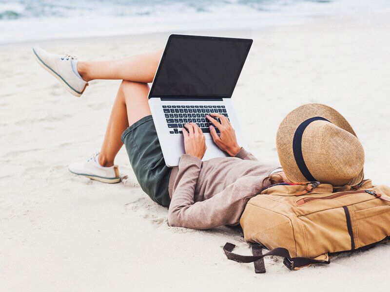 Вот только если так. С выключенным ноутбуком. 