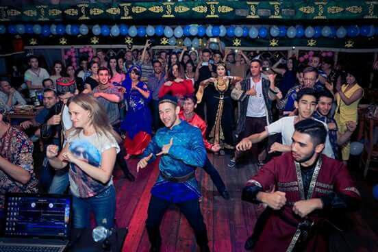 Создание Первого Ресторана - С Актёрами.