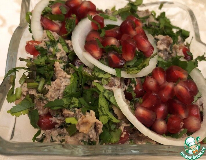 Хочу поделиться с вами рецептом очень вкусной и традиционной в Грузии закуски. Вообще, лобио ( фасоль) у нас очень популярна и любима, потому что, не говоря уже о её полезных свойствах, из неё можно приготовить множество разнообразных вкусных блюд - и горячих, и холодных, и пироги... Сегодня я предлагаю вам попробовать один из вариантов закуски из фасоли, без которого у нас не обходится почти ни один праздничный стол. Уверена, вам очень понравится - это так вкусно!..